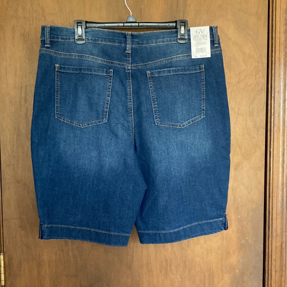 Gloria Vanderbilt Amanda Bermuda with built in slimming panel with stretch 18 - Picture 15 of 17